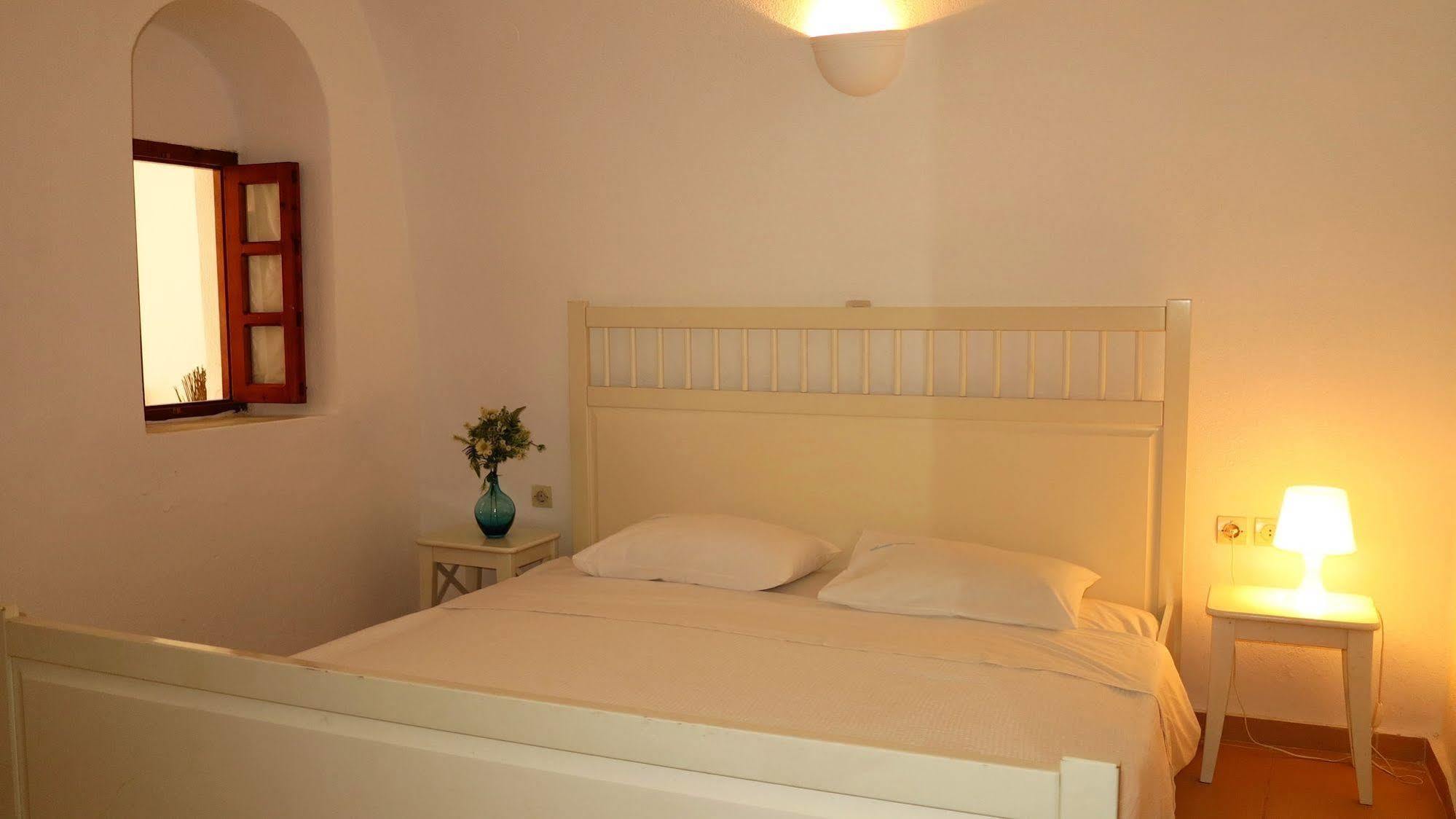 Finesse Suites Oia  Bagian luar foto