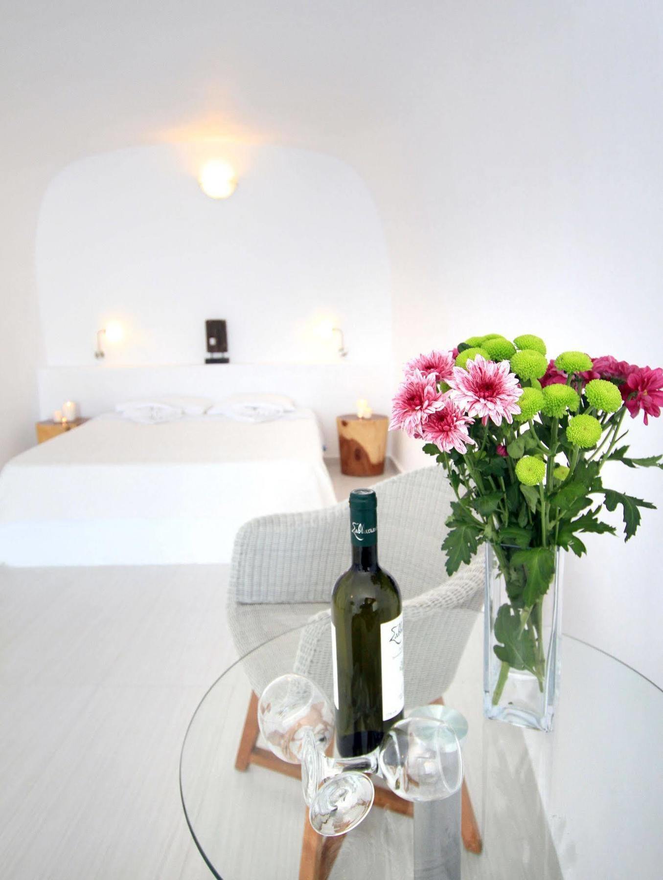 Finesse Suites Oia  Bagian luar foto